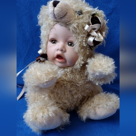 Golden Keepsake Heirloom Doll - Picture 2 of 5